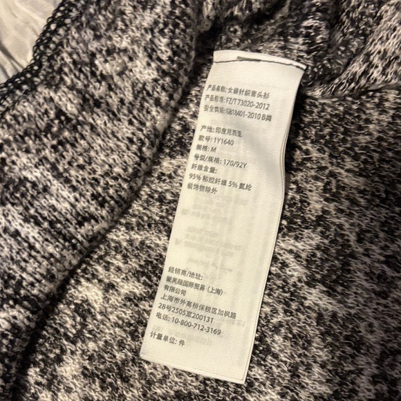 Abercrombie & Fitch Black and White Paisley Blouse - Picture 3 of 10